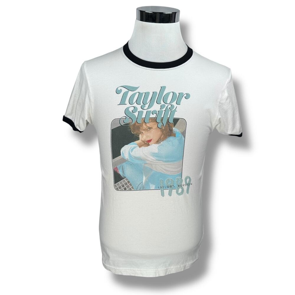 Taylor Swift 1989 Taylor's Version Photo Ringer T-Shirt Adult’s Small Off-White‎